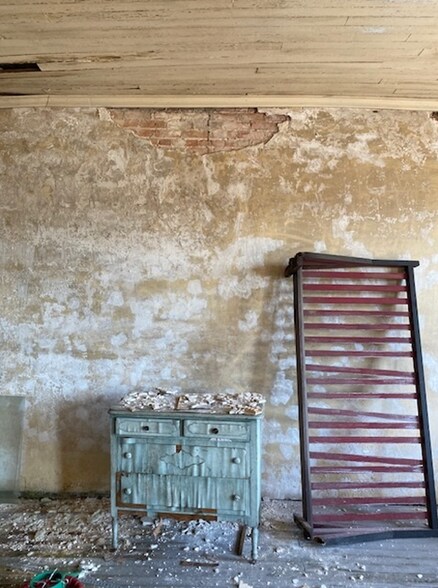More Photos Of 217 Court Ave, Elba Storefront Retail Office For Sale