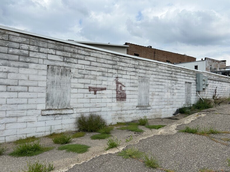 Primary Photo Of 206 S Main St, Le Sueur Warehouse For Lease