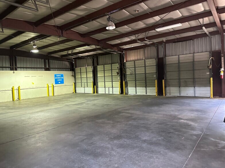 More Photos Of 866 Davis Dr Se, Conyers Truck Terminal For Lease
