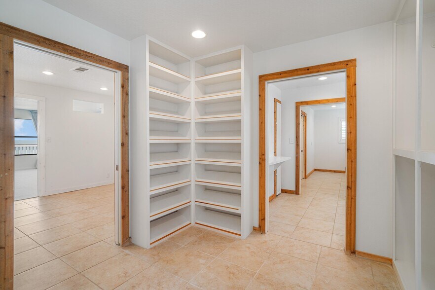 More Photos Of 804 Bay Ave, Kemah Specialty For Sale