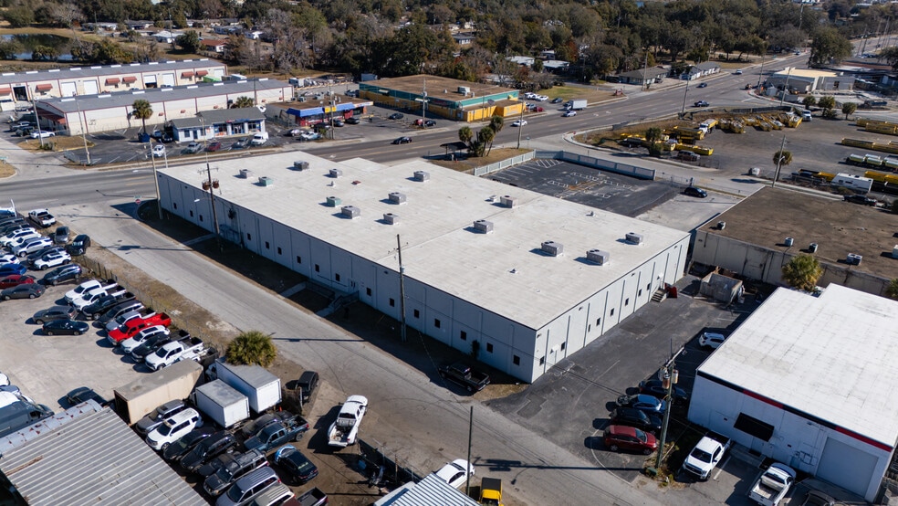 More Photos Of 2140 W Washington St, Orlando Distribution For Lease