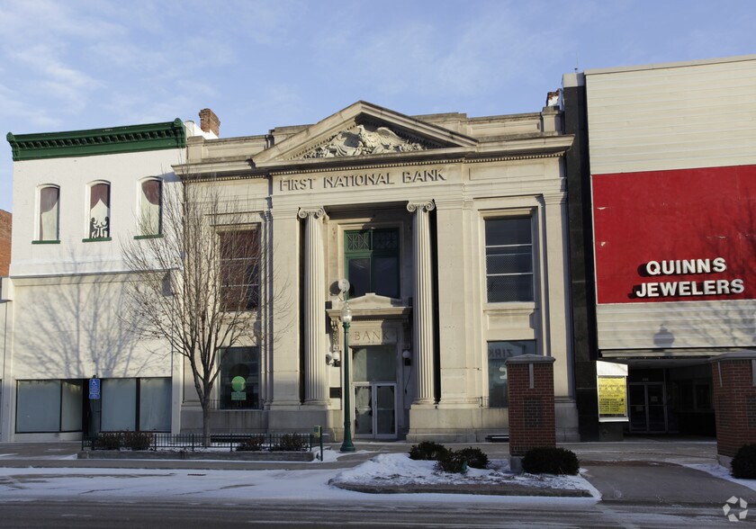 More Photos Of 226-228 5th Ave S, Clinton Bar For Sale