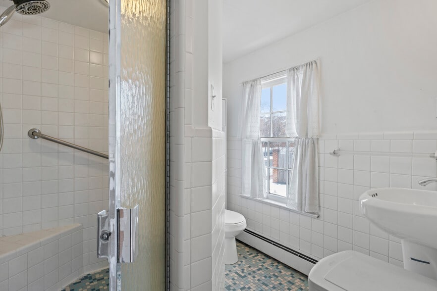 More Photos Of 4235 Chain Bridge Rd, Fairfax Office For Sale