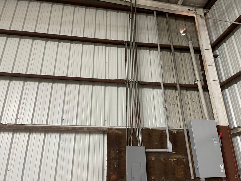 More Photos Of 1222 Frankie St, Houston Warehouse For Sale