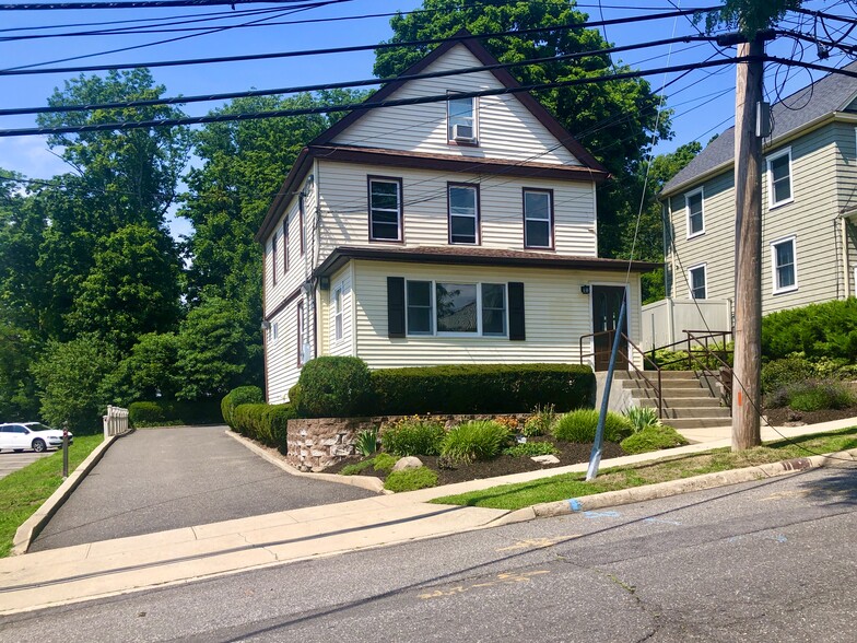 Primary Photo Of 51 Elm St, Huntington Office Residential For Lease