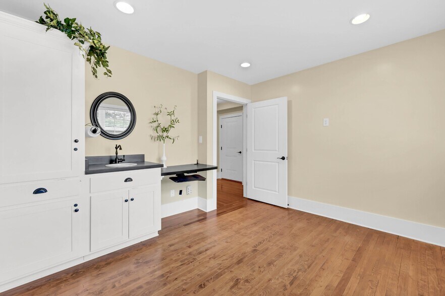 More Photos Of 451 Rossview Rd, Clarksville Office For Sale