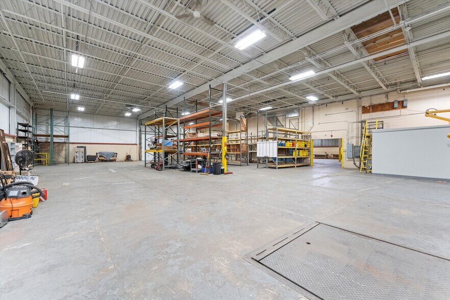 More Photos Of 16420 S Kilbourn Ave, Oak Forest Industrial For Sale
