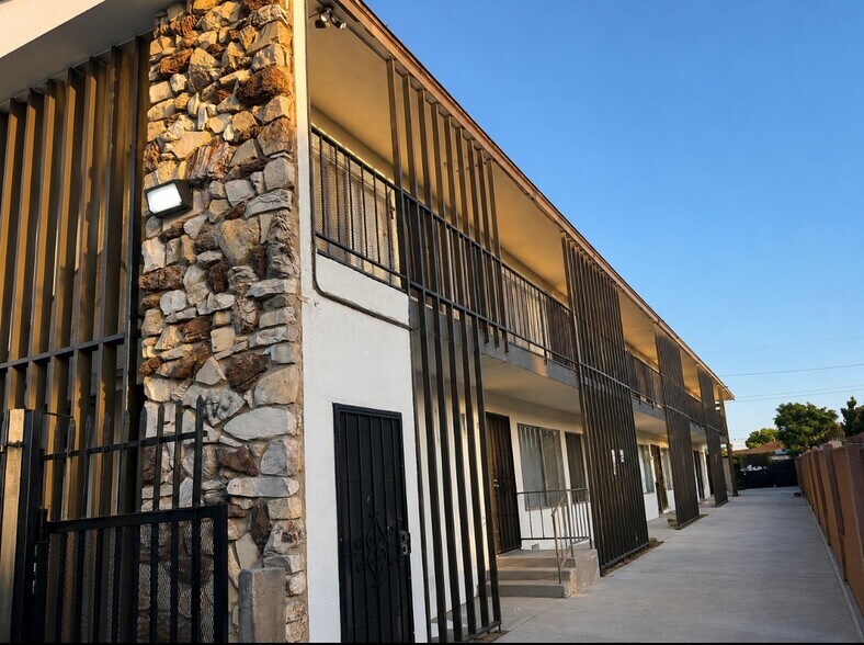 More Photos Of 538 W 82nd St, Los Angeles Apartments For Sale