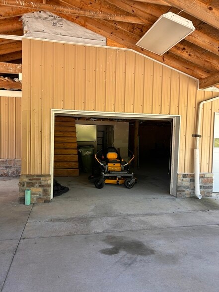 More Photos Of 411 Fairchance Rd, Morgantown Flex For Lease
