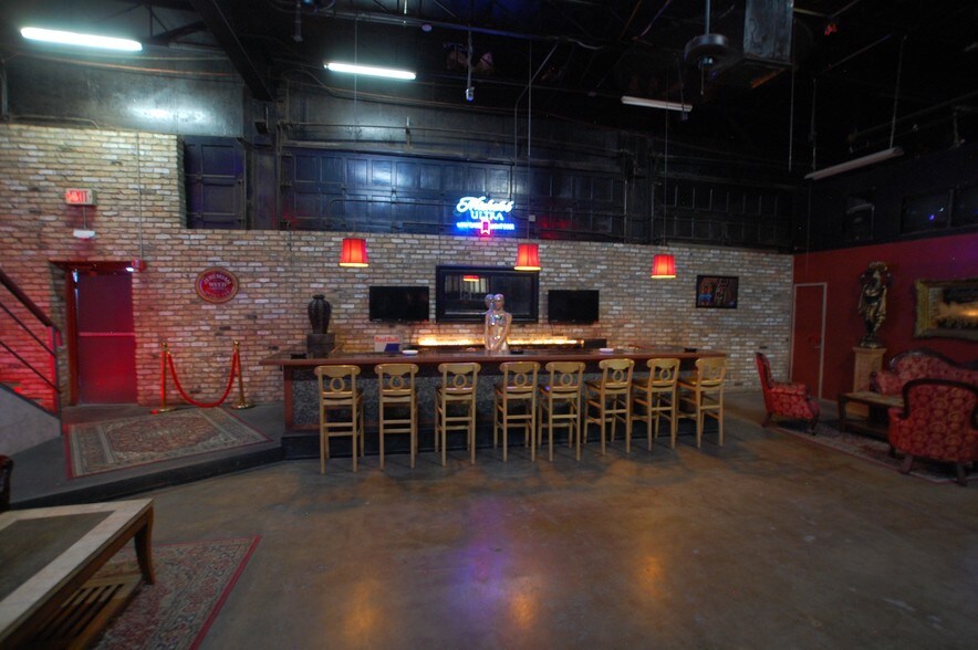 More Photos Of 2211 4th St, Lubbock General Retail For Sale