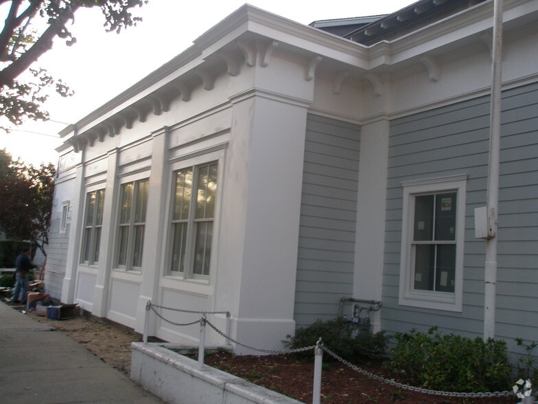 More Photos Of 241 Rushmore Ave, Carle Place Office For Sale