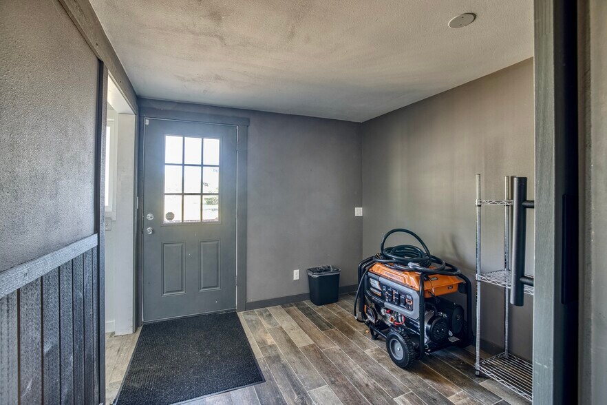 More Photos Of 40 Main St, Pacific Beach Flex For Sale