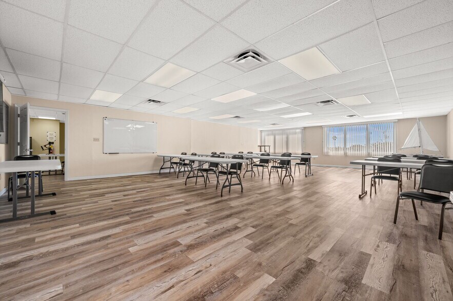 More Photos Of 917 SE 47th Ter, Cape Coral Restaurant For Sale