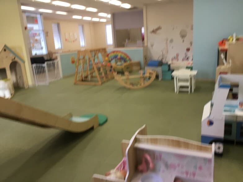 More Photos Of 15801 Oak Park Ave, Oak Forest Showroom For Lease