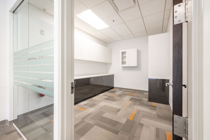 More Photos Of 10 Mile Hill Rd, Newtown Warehouse For Lease