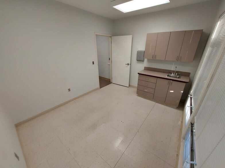 More Photos Of 5015 Southpark Dr, Durham Medical For Lease