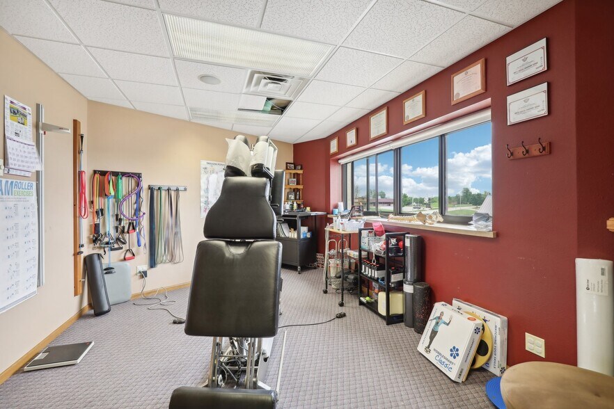 More Photos Of 101 Jones St, Barneveld General Retail For Sale