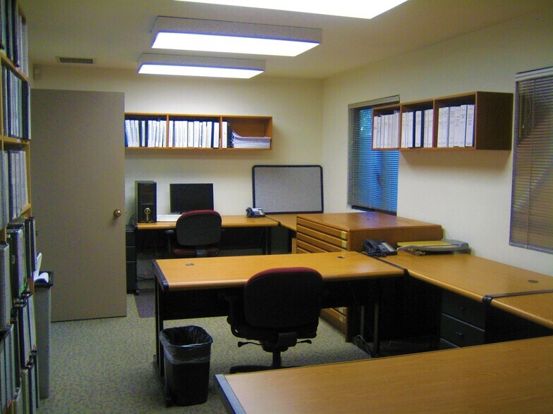 More Photos Of 930 Colorado Blvd, Los Angeles Office For Sale