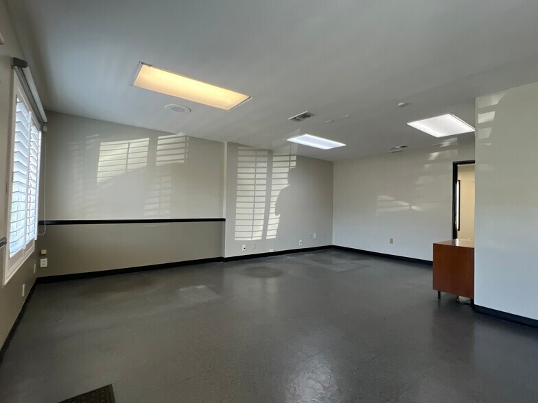 More Photos Of 1913 E 17th St, Santa Ana Office For Sale