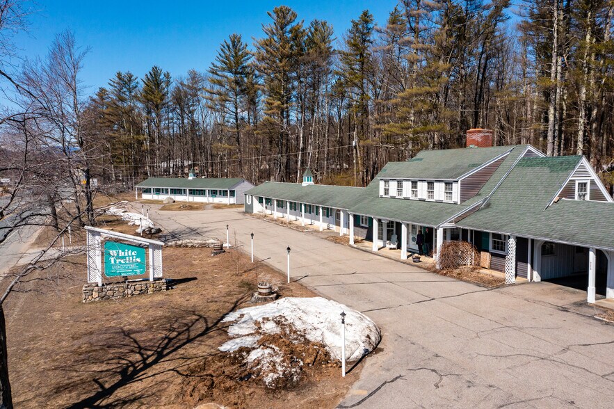 Primary Photo Of 3245 White Mountain Hwy, North Conway Hotel For Sale