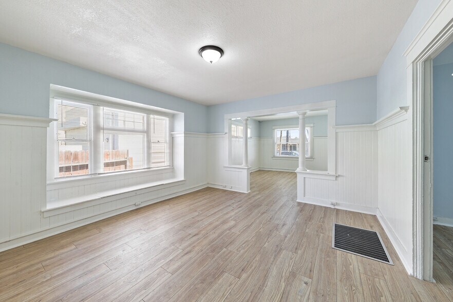 More Photos Of 15323 Paramount Blvd, Paramount General Retail For Sale