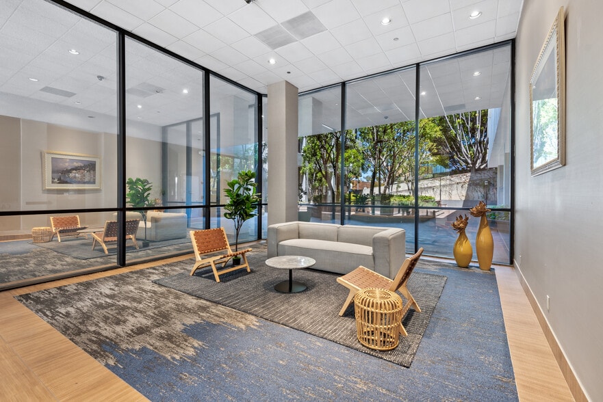 More Photos Of 20700 Ventura Blvd, Woodland Hills Loft Creative Space For Sale