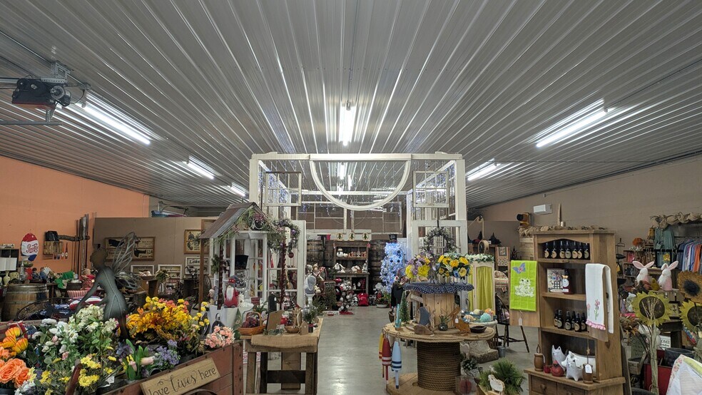More Photos Of 10452 1400 North rd, Bloomington Storefront For Sale