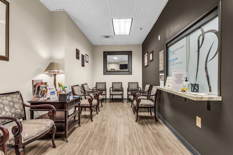 More Photos Of 4104 W 15th St, Plano Medical For Lease