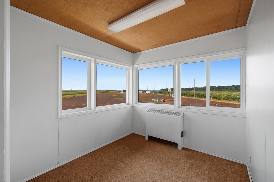 More Photos Of 1300 Airport way, Hoquiam Flex For Lease
