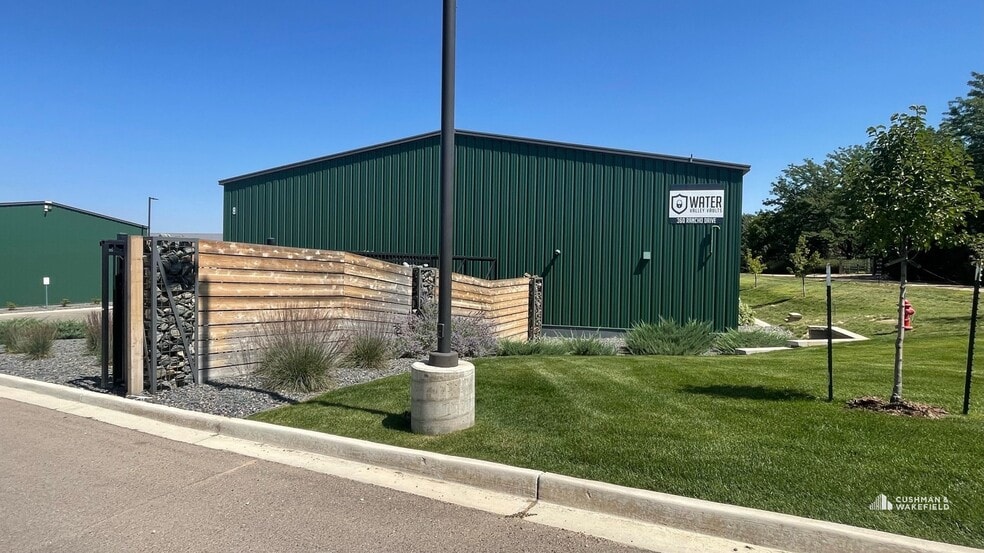 More Photos Of 360 Rancho Dr, Windsor Self Storage For Sale