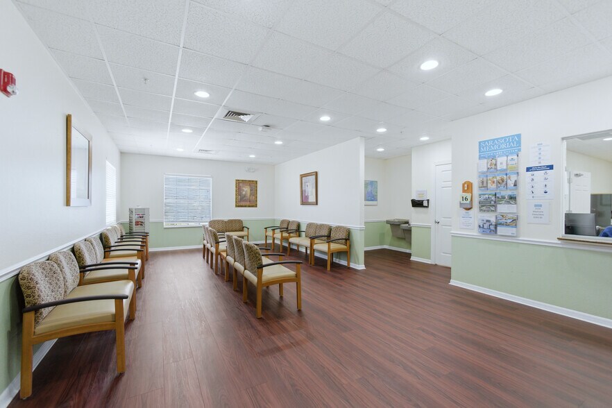 More Photos Of 842 Sunset Lake Blvd, Venice Medical For Sale