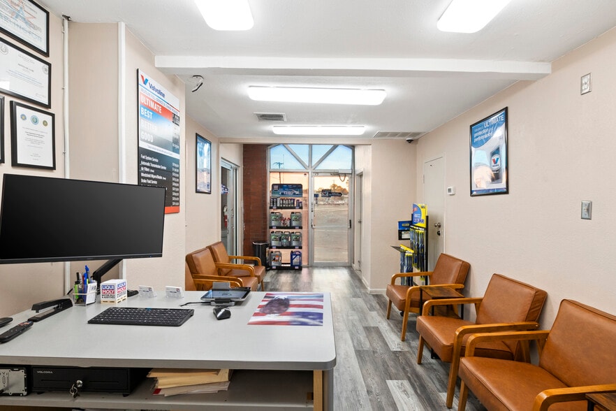 More Photos Of 3022 S Cooper St, Arlington General Retail For Sale