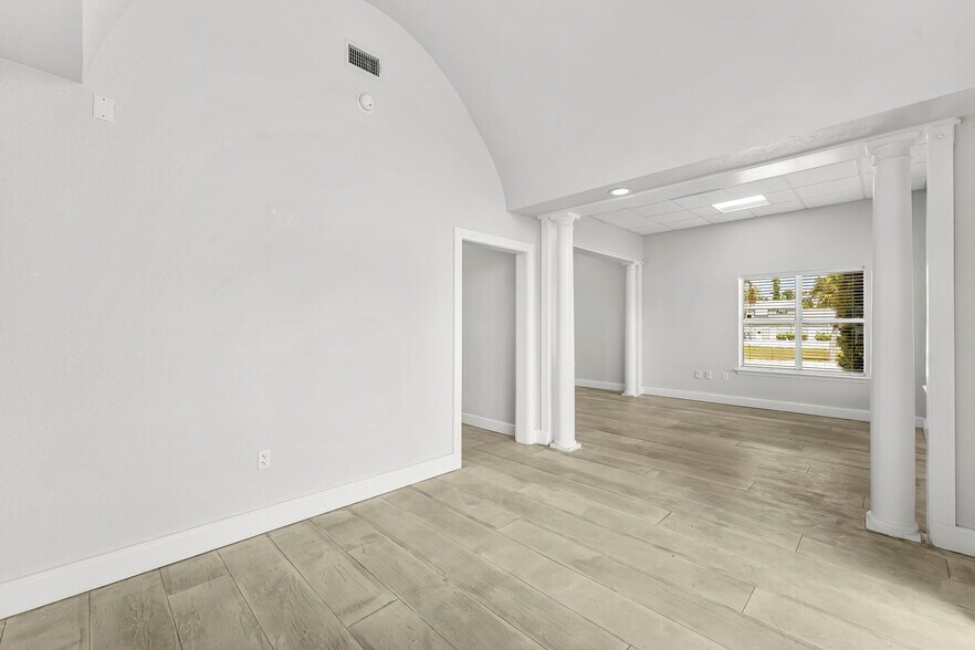 More Photos Of 5907 Sr-22, Panama City Funeral Home For Lease