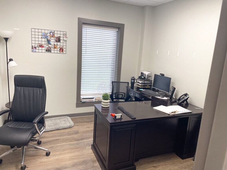More Photos Of 4525 Schillinger Rd N, Semmes Service For Lease