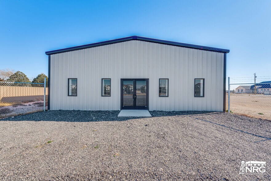 More Photos Of 310 Zeus Ln, Odessa Warehouse For Lease
