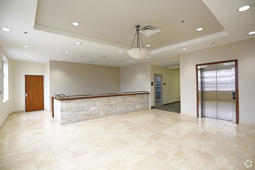 More Photos Of 8240 Preston Rd, Plano Unknown For Lease