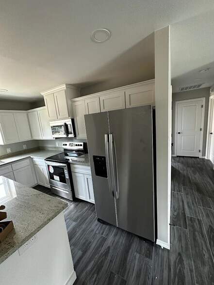 More Photos Of 3101 N 10th St, McAllen General Retail For Lease