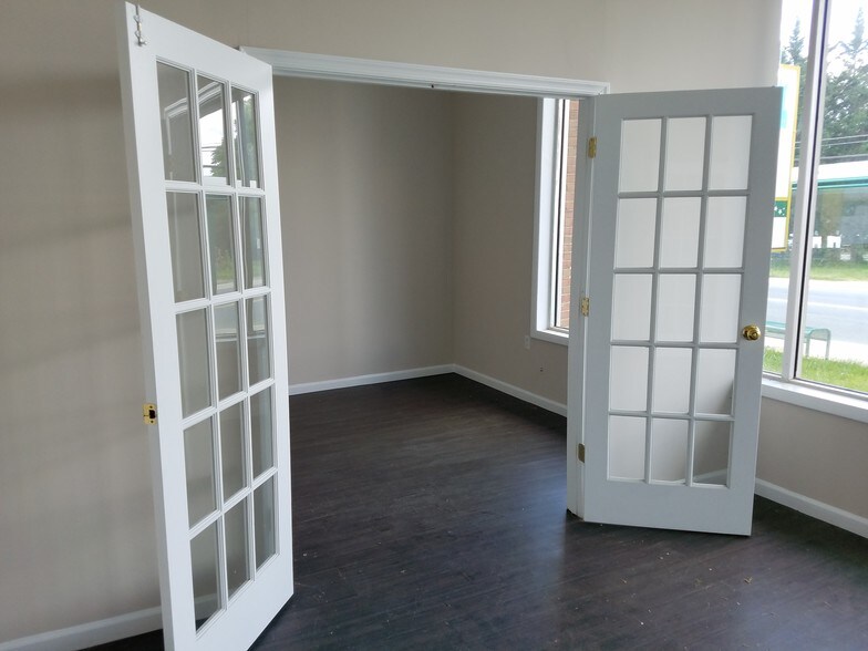 More Photos Of 433-435 E Diamond Ave, Gaithersburg Warehouse For Lease