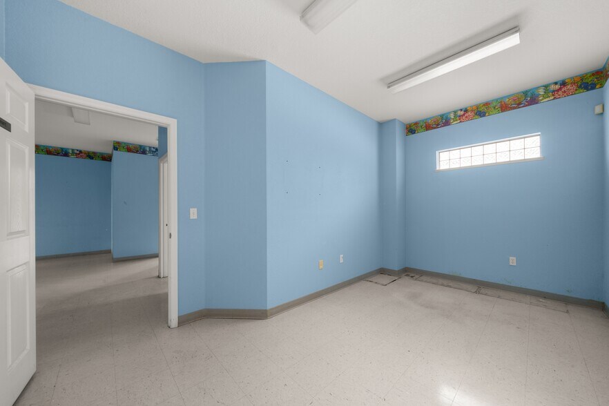 More Photos Of 401 W Interlake Blvd, Lake Placid Office For Sale