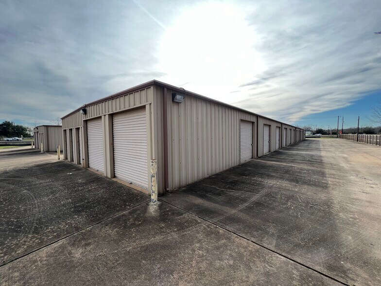 More Photos Of 20738 TX-36, Brazoria Self Storage For Sale