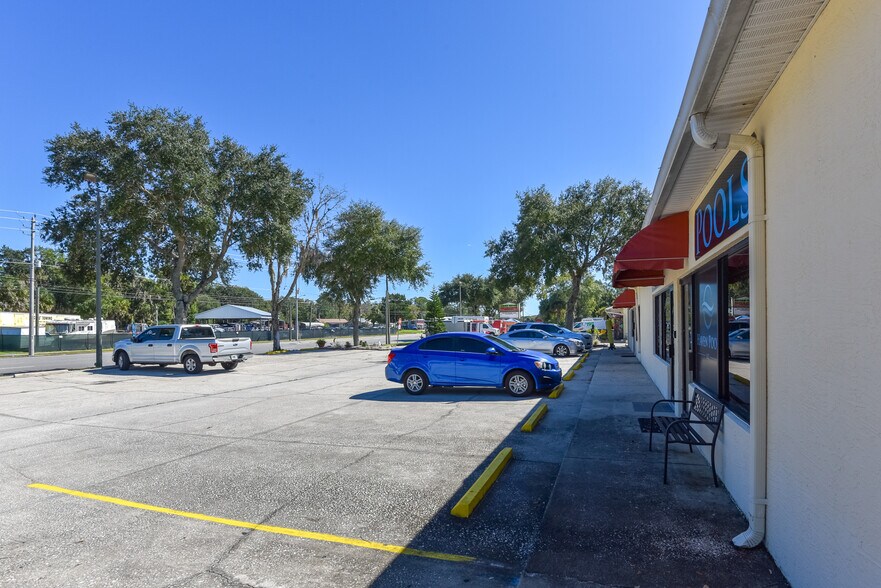 More Photos Of 703 S State St S, Bunnell General Retail For Sale