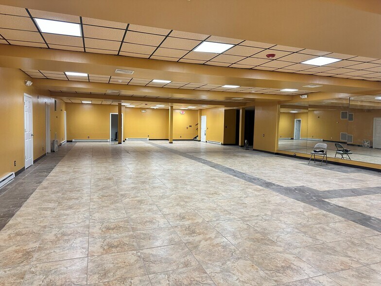 More Photos Of 15-17 Oak St, Patchogue Office Residential For Sale