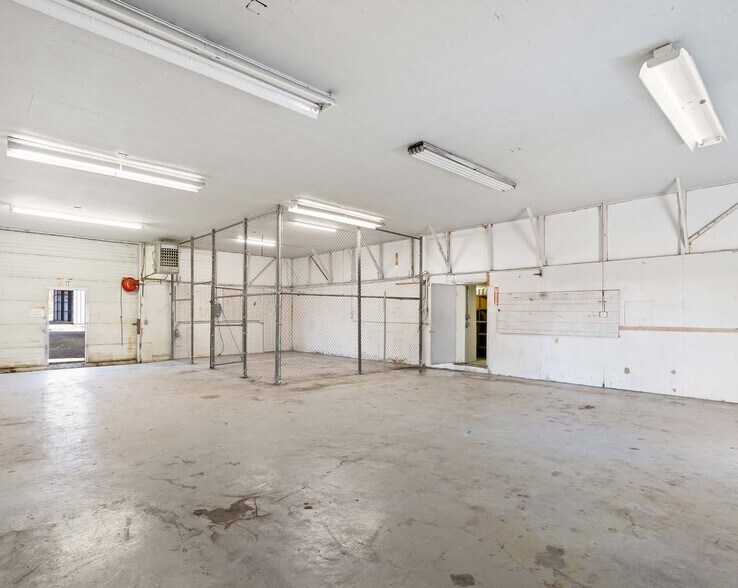 More Photos Of 12005 N Lombard St, Portland Industrial For Sale