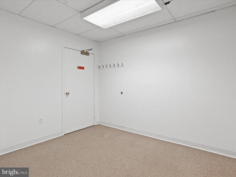 More Photos Of 313 Park Ave, Falls Church Medical For Sale