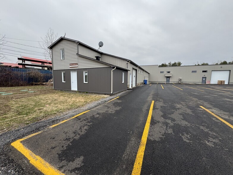 Primary Photo Of 101 Rue Des Ateliers, Lavaltrie Industrial For Lease