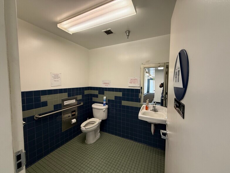More Photos Of 1512 W Slauson Ave, Los Angeles Office For Lease