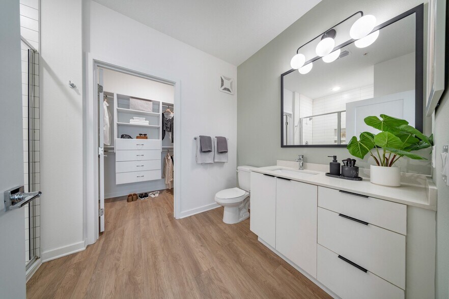 More Photos Of 1647 E Colonial Dr, Orlando Apartments For Sale