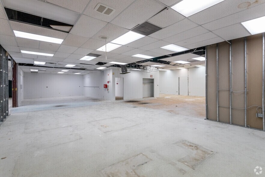 More Photos Of 6 Terri Ln, Burlington Light Distribution For Lease