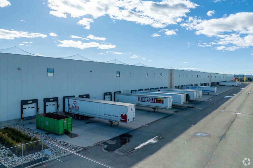 More Photos Of 5800 79th Ave SE, Calgary Warehouse For Lease