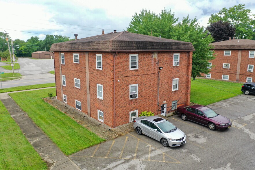 More Photos Of 1810-1860 Mahoning Ave, Warren Apartments For Sale